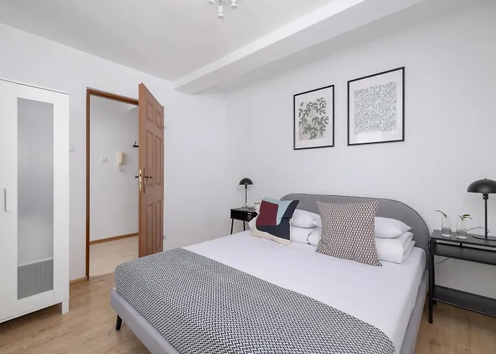 4 Bedroom Apartment With A Balcony - Prochowa 1